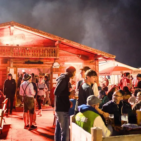 Oktoberfest Wiesn Camp Lodge Munich Exterior photo