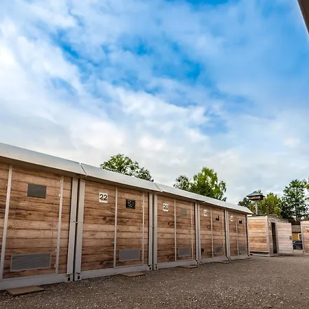 Oktoberfest Wiesn Camp Lodge Munich Exterior photo